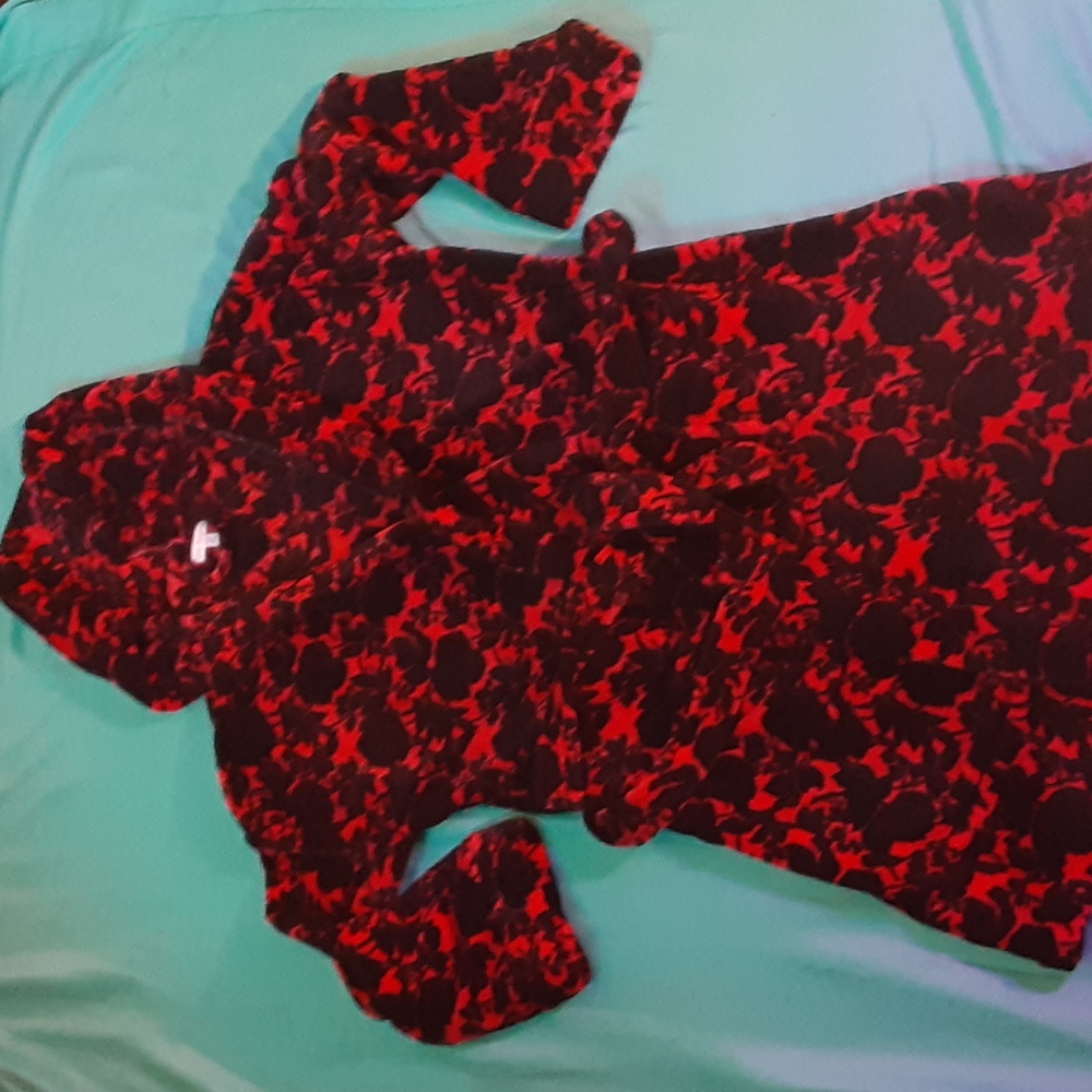 VERA BRADLEY  RED AND BLACK FLORAL ROBE WITH HOOD,  S/M